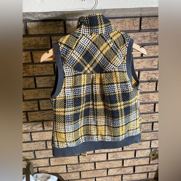 Button up sweater vest - Picture 2 of 5